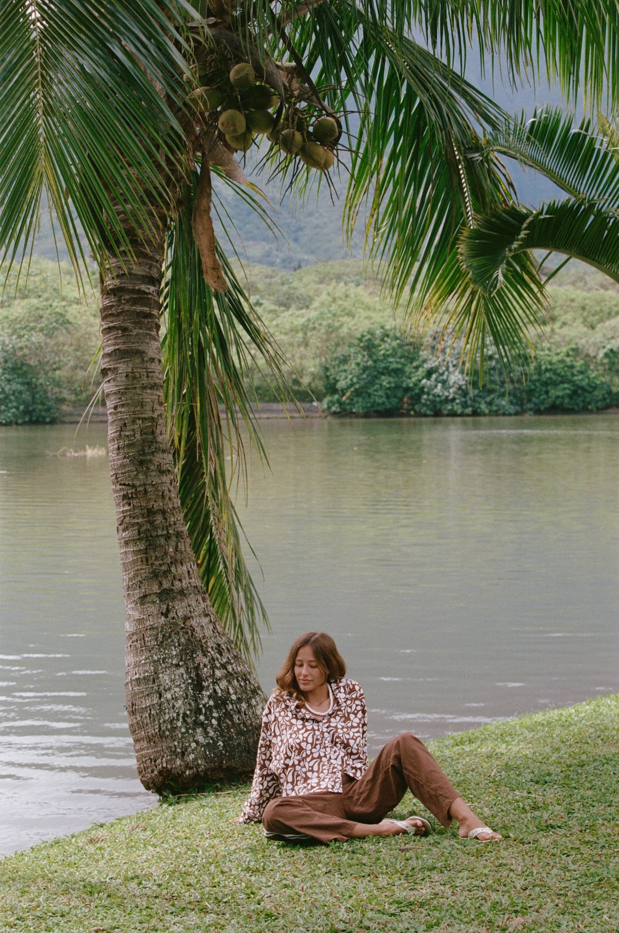Puka Linen Shirt - Lei Brown