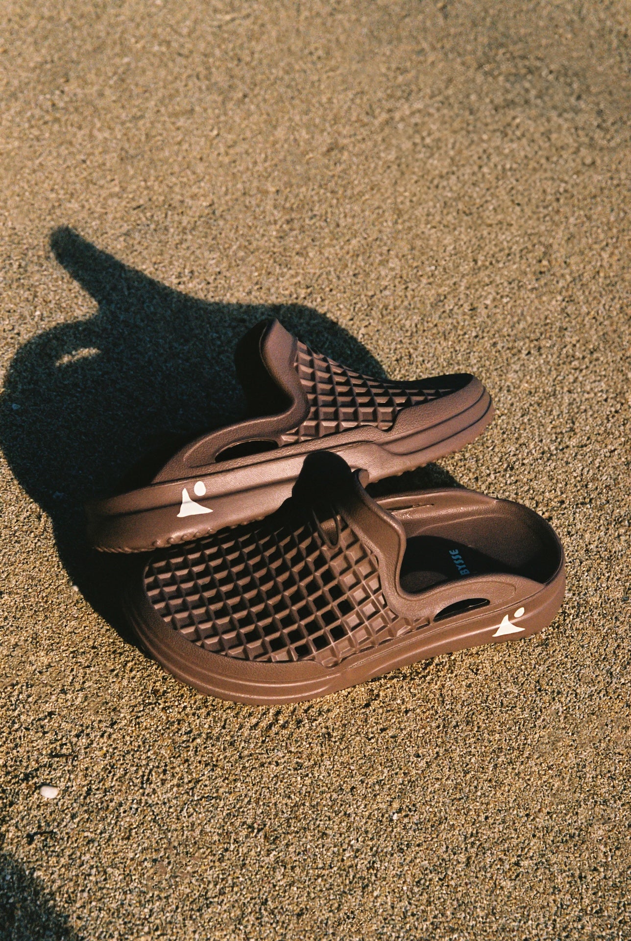 Introducing the Lusso Cloud x Abysse collaboration—a recycled sandal engineered for water lovers who refuse to compromise on sustainability.
