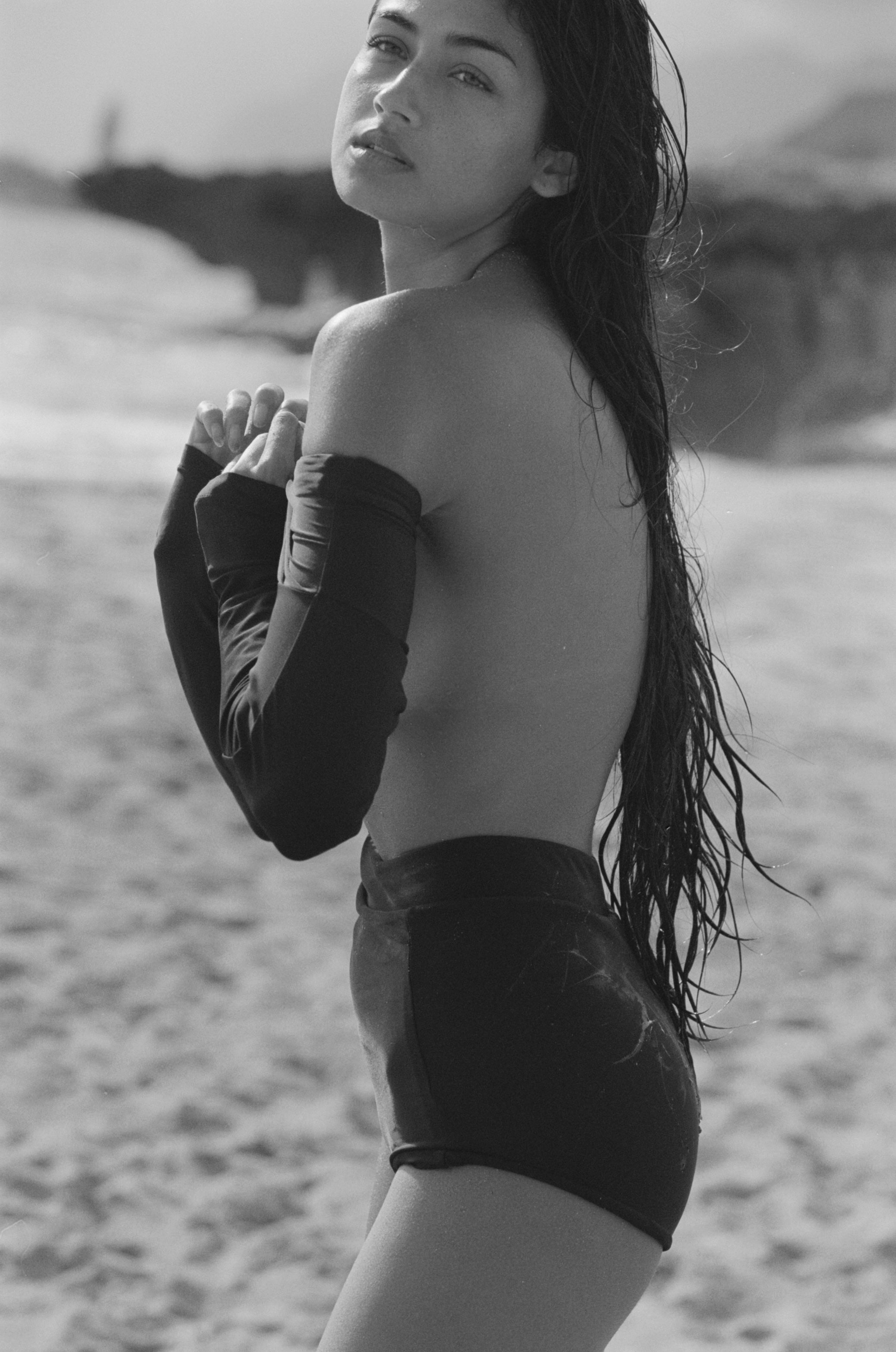 Introducing the Hoffman shorty, named after Joyce Hoffman, pioneer of the women's surfing world. Made to embrace your curves, these shorts are made from lined and stretchy recycled fabric and offer full, comfortable coverage.