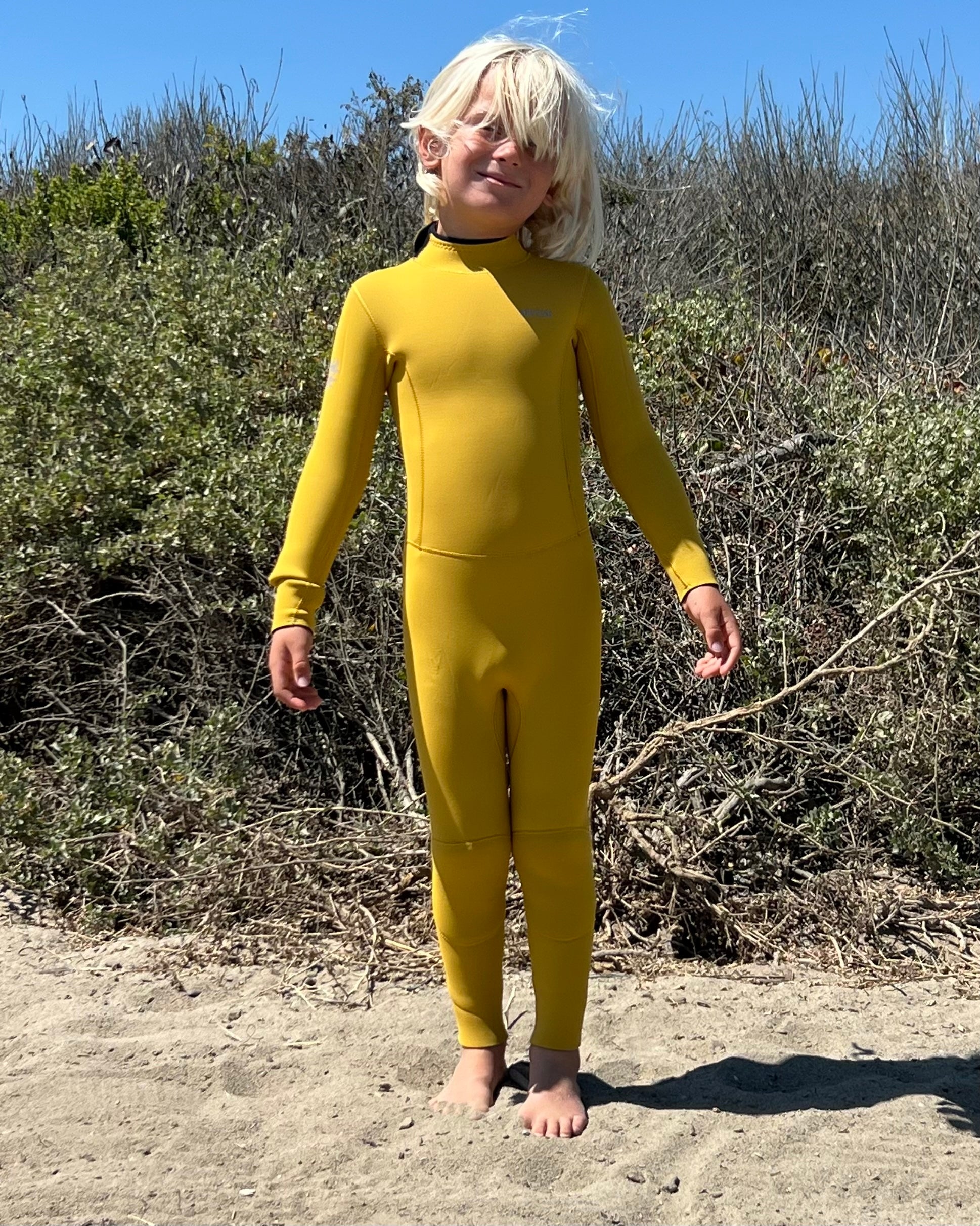 Mano Kids Fullsuit – 3mm Thermal Wetsuit for Cooler Waters Designed for our little ocean warriors, the Mano Fullsuit is built to take on cooler conditions—perfect for water temperatures between 14°C to 18°C.