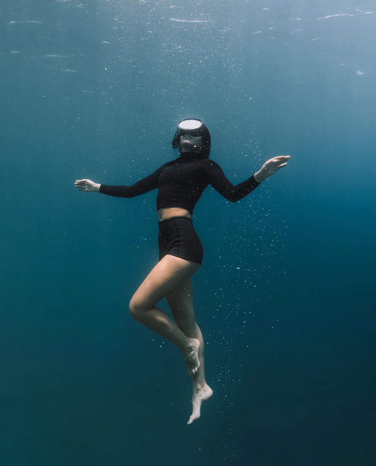 Pam | Crop Rash Guard Black  