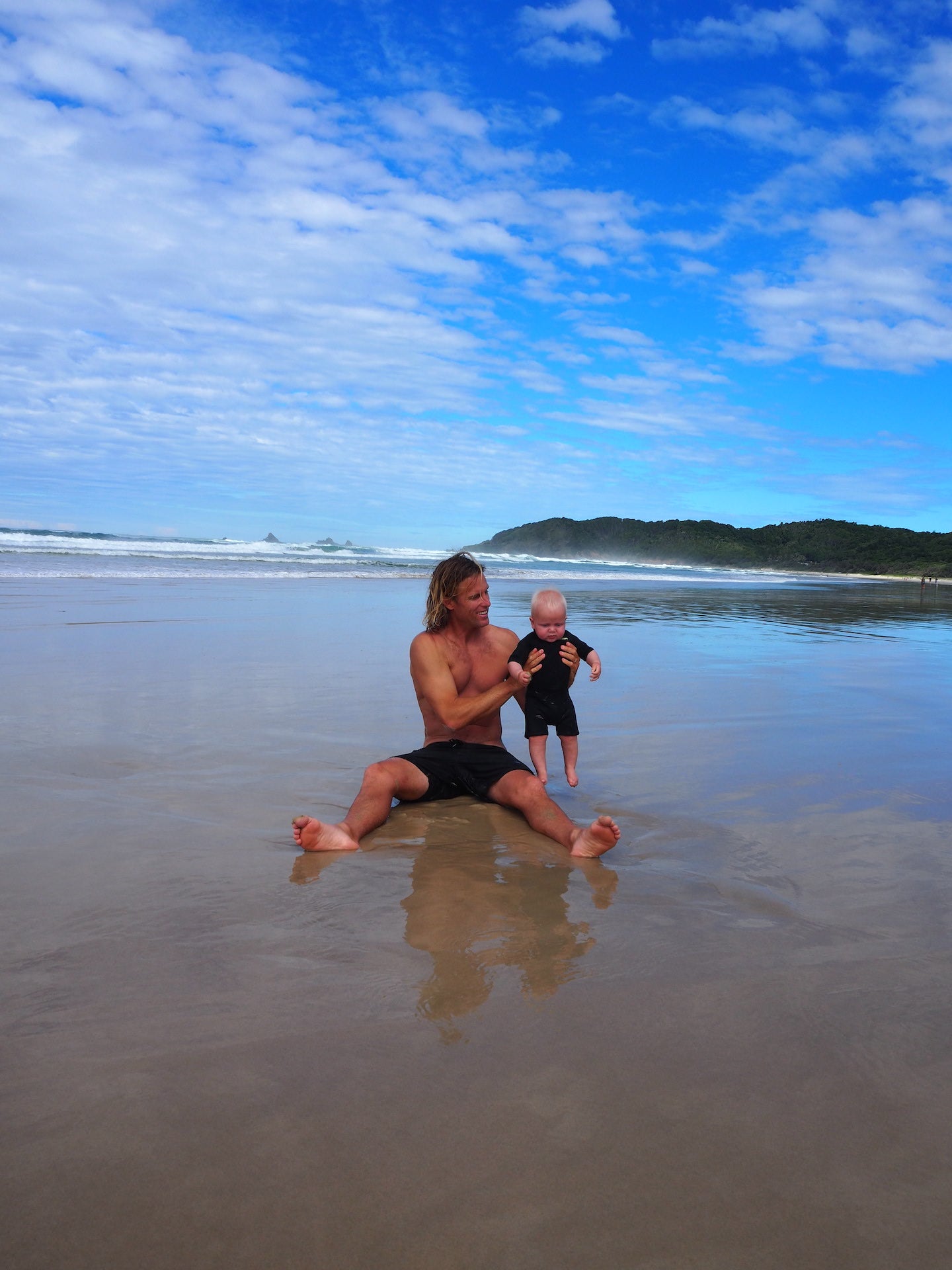 Introducing our Mini Wetsuit range, made for our water spirited children. We believe in creating a better and sustainable world for them. A collection purposefully designed for little active bodies, that love to spend days in the waves, with our Abysse ethos in mind.