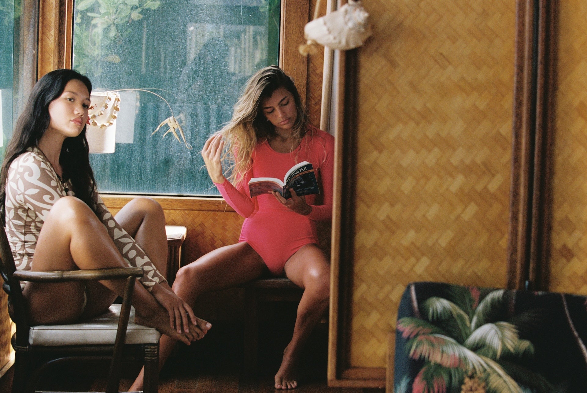 Poppler Crop Rash Guard Top - Hibiscus Fushia | Sustainable