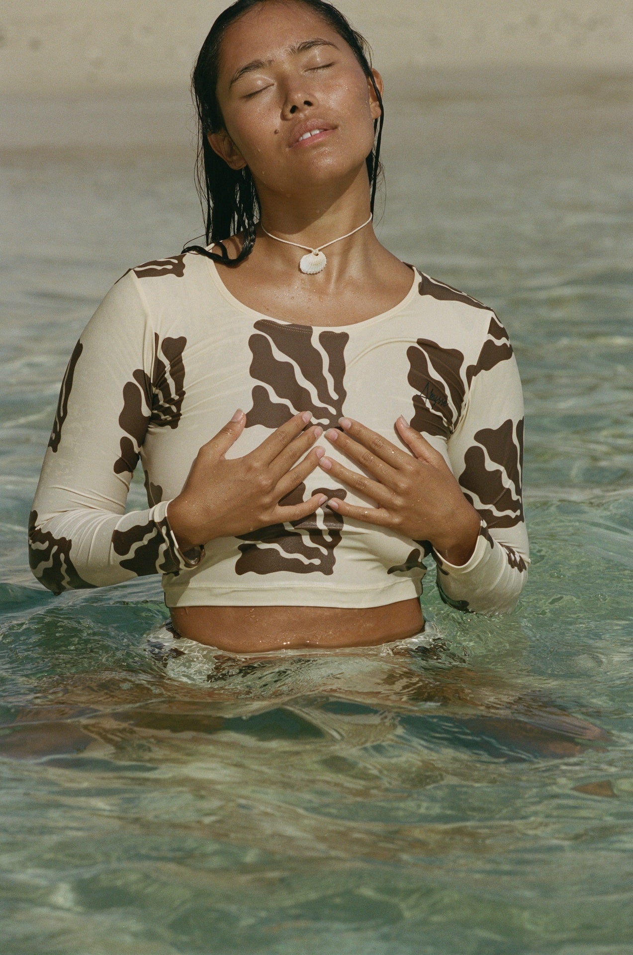 The Poppler is our new long sleeve rash-guard top. A second-skin, full-coverage silhouette that is perfect for roaming the ocean while being protected from the sun.This is a single layer cropped top, with U shaped scooped neck. Throw it on, on top of your favorite bikini set, or pair it with our matching bottoms. Cropped Rashguard U scooped neck Long sleeve Single layer Dry Fast and UV protective 