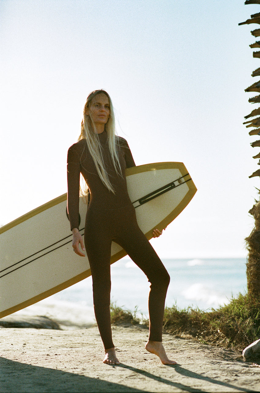 This eco-friendly Clark full wetsuit offers maximum warmth and comfort in cold water conditions with its Yamamoto limestone rubber, GBS (Glue Blind Stitch) and 3mm thickness neoprene. This wetsuit provides protection for cold water surfing, diving,  and water activities for water temperatures between 57-66F or 14-19C.