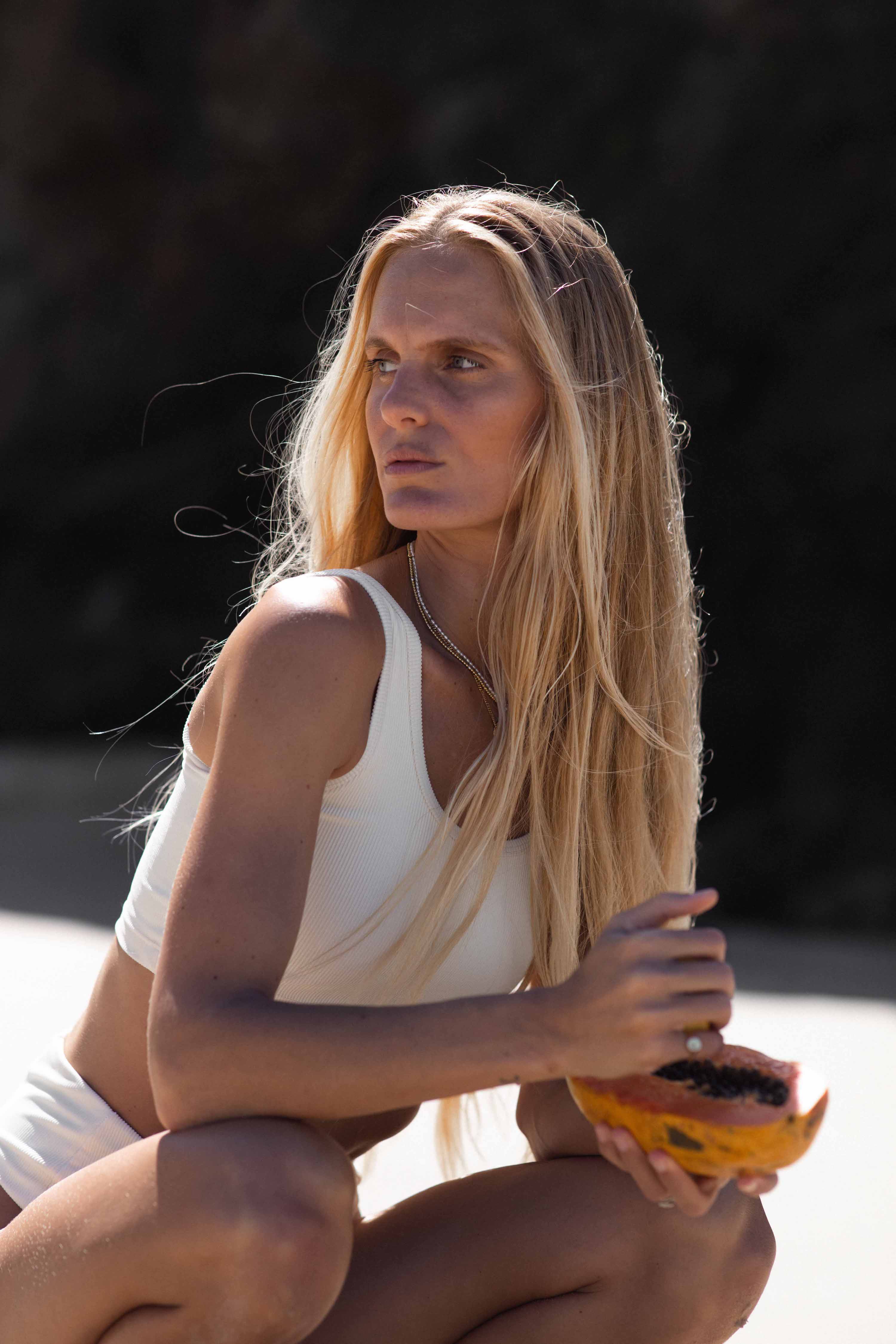 Mary Lou Top - active top with shelf bra integrated - Dune -rib